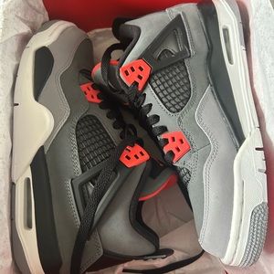 AIR JORDAN 4 RETRO  5.5Y